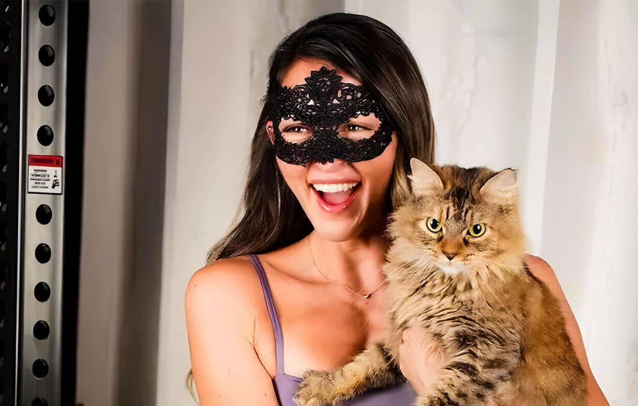 OnlyFans Model Earned $210K Featuring Pet Cat